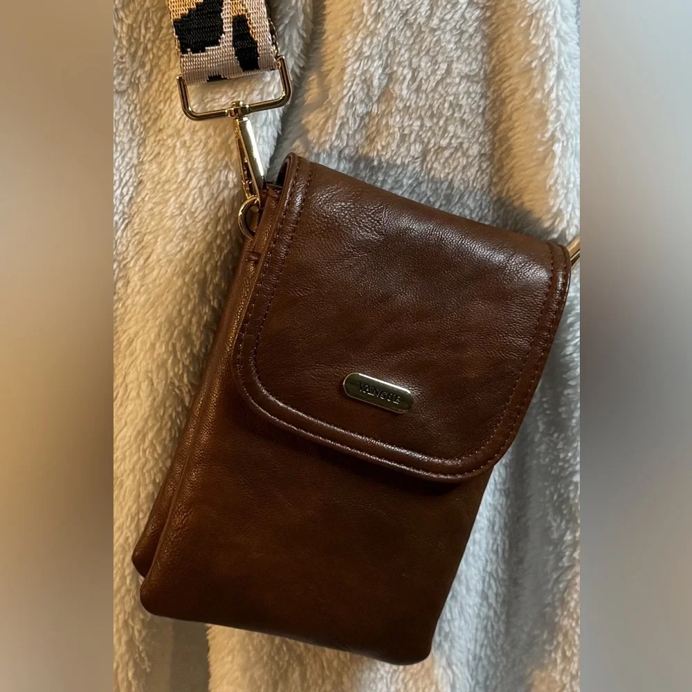Vangue nwot crossbody